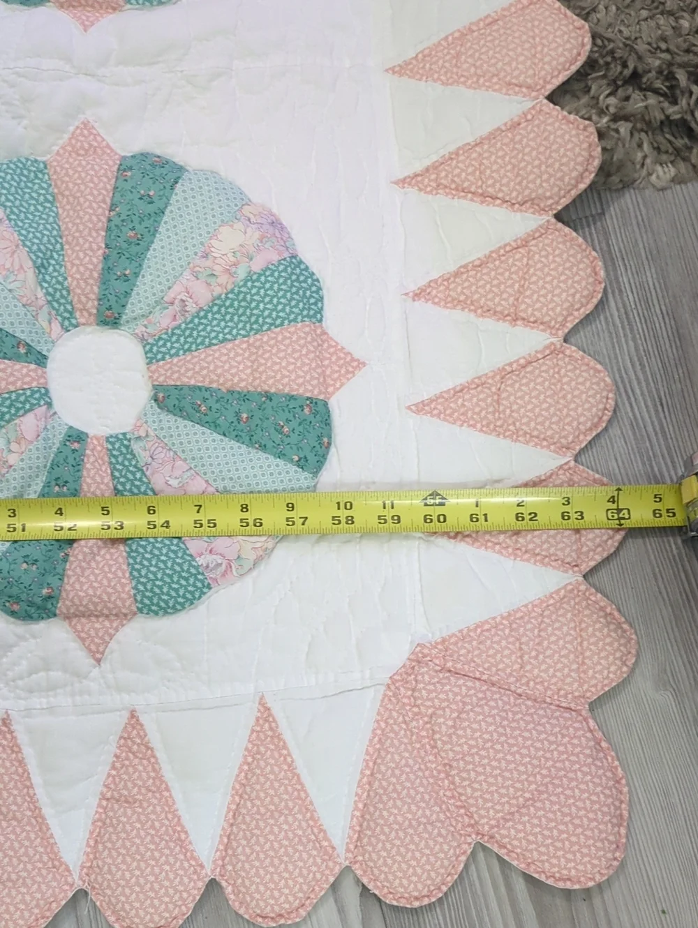Dresden Plate Quilt 64x80 Pink Green Scalloped Edge Cottagecore Twin Throw